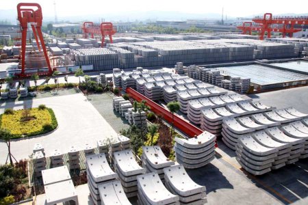 俯瞰隧道衬砌管片堆场